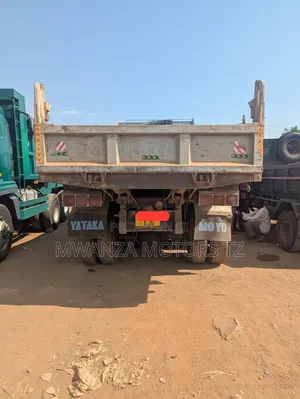 Mitsubishi Fusso Tipper V8 2006 Gray