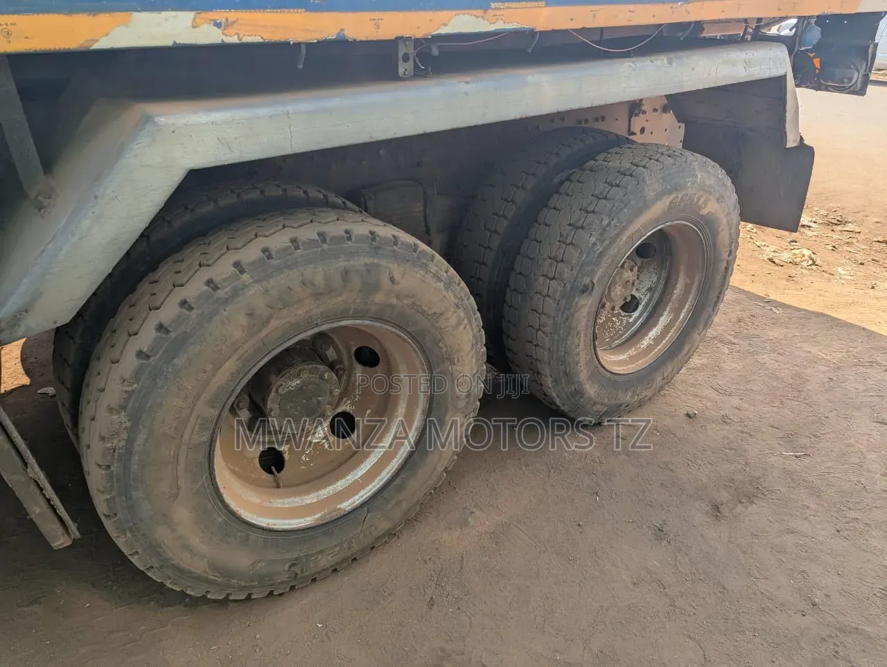 Mitsubishi Fusso Tipper V8 2006 Gray