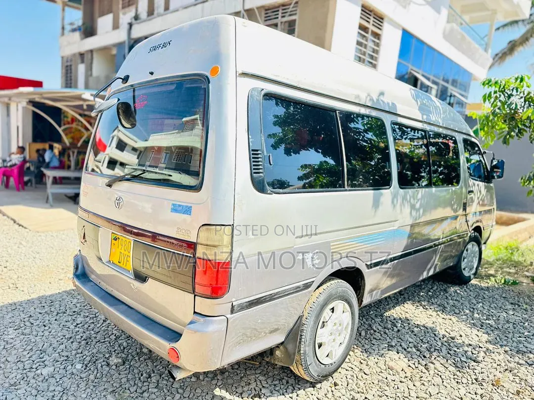 Toyota Grand HiAce 2006 Silver