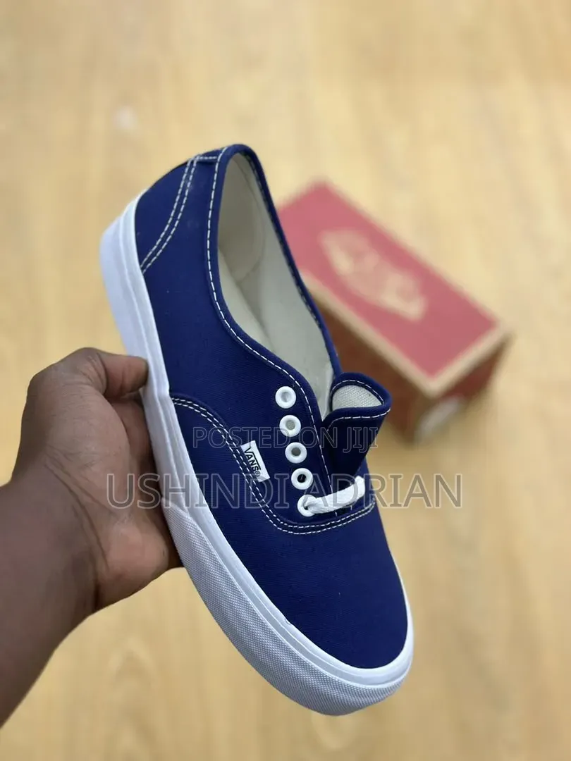 Vans Og SneakersPrice: TSH 70,000/=