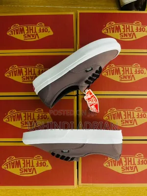 Vans Og SneakersPrice: TSH 70,000/=