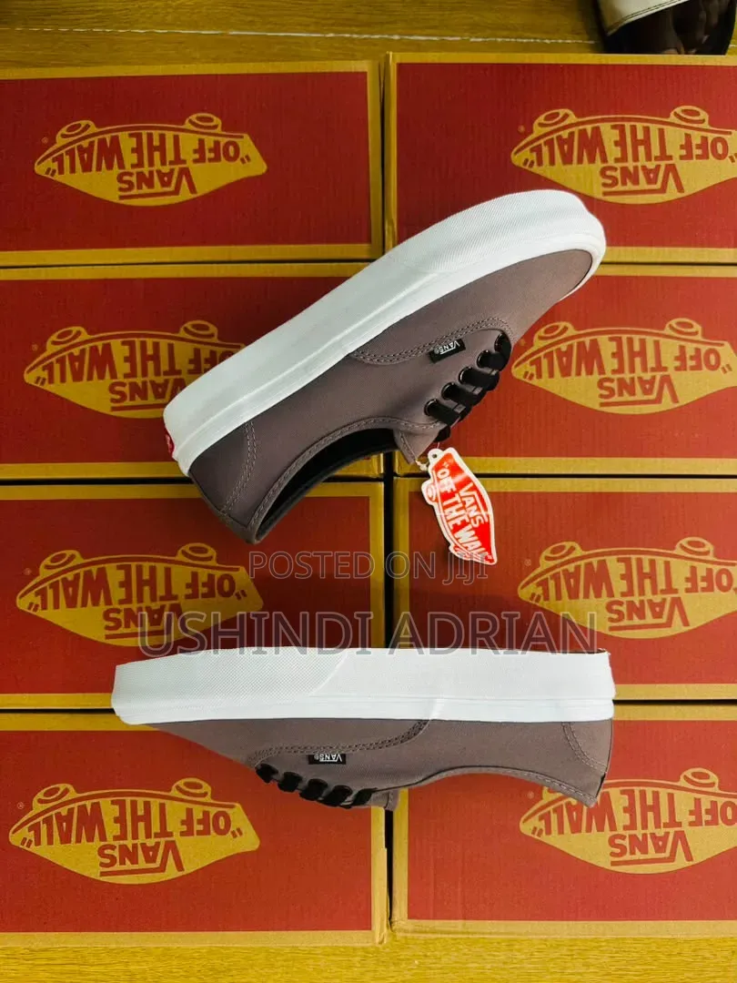 Vans Og SneakersPrice: TSH 70,000/=