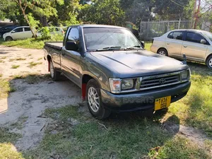 Toyota Hilux 2003 Burgundy