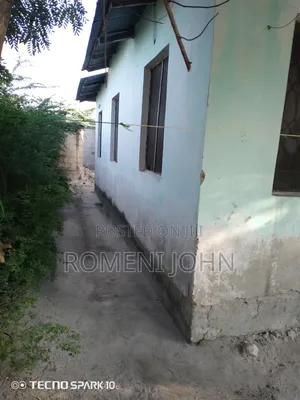 8bdrm Apartment in Tanzania Daresalaam., Ilala for sale