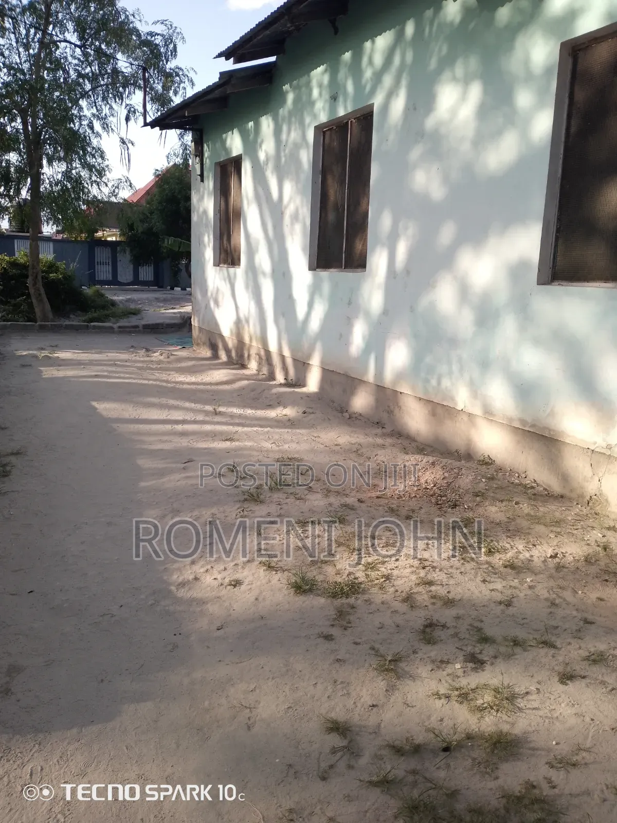 8bdrm Apartment in Tanzania Daresalaam., Ilala for sale