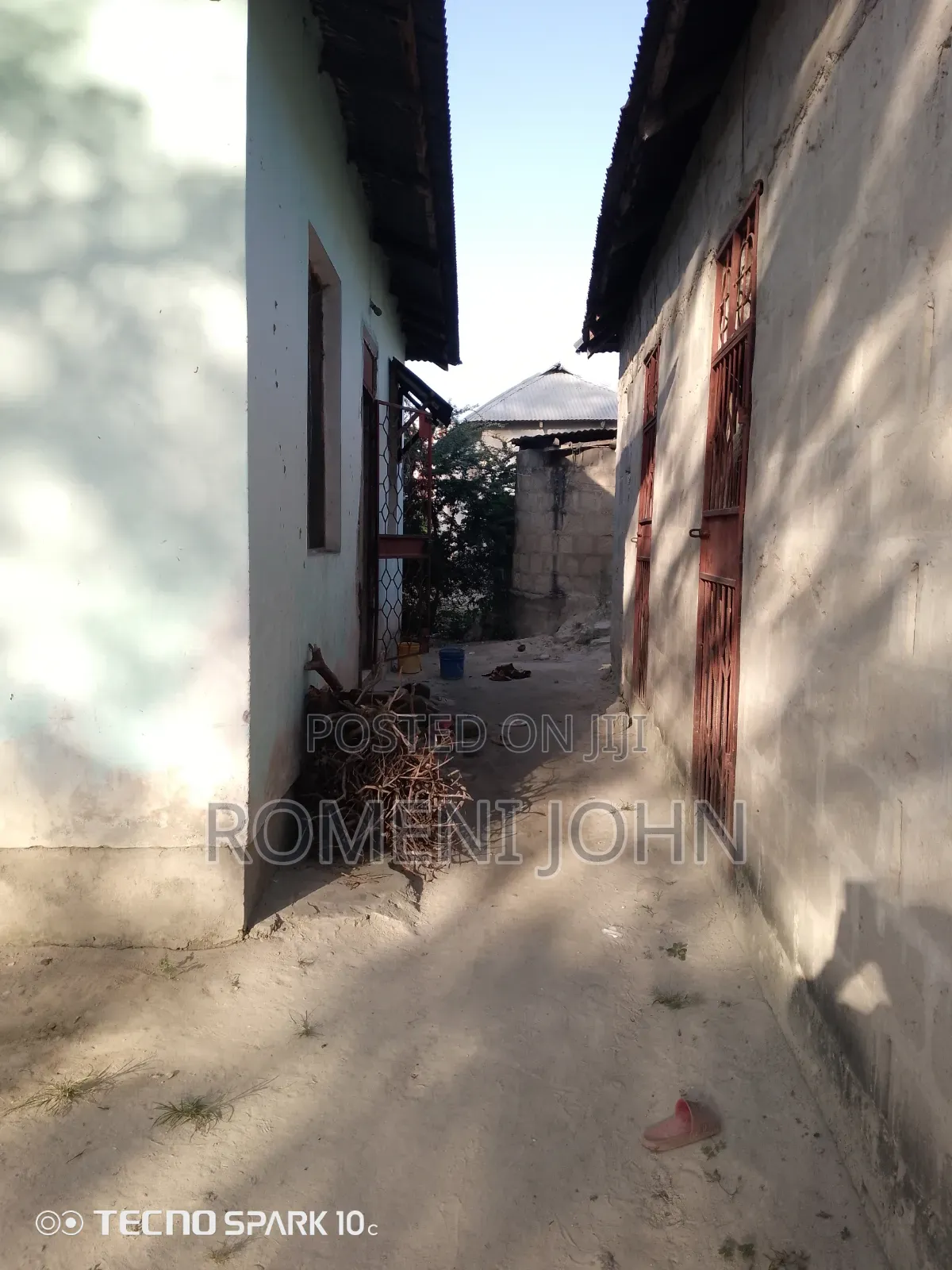 8bdrm Apartment in Tanzania Daresalaam., Ilala for sale