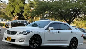 Toyota Crown 2010 White