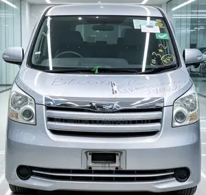 Toyota Noah 2009