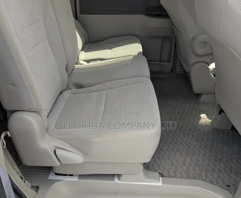 Toyota Noah 2009