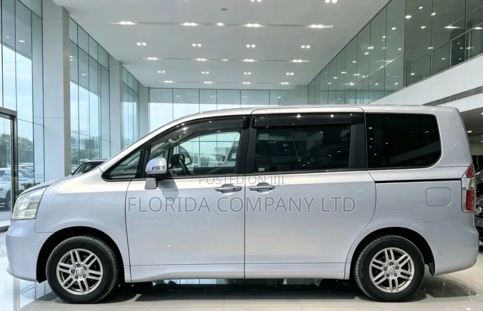 Toyota Noah 2009