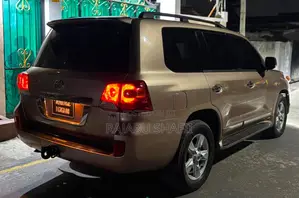Toyota Land Cruiser 4.6 V8 ZX 2010 Gold
