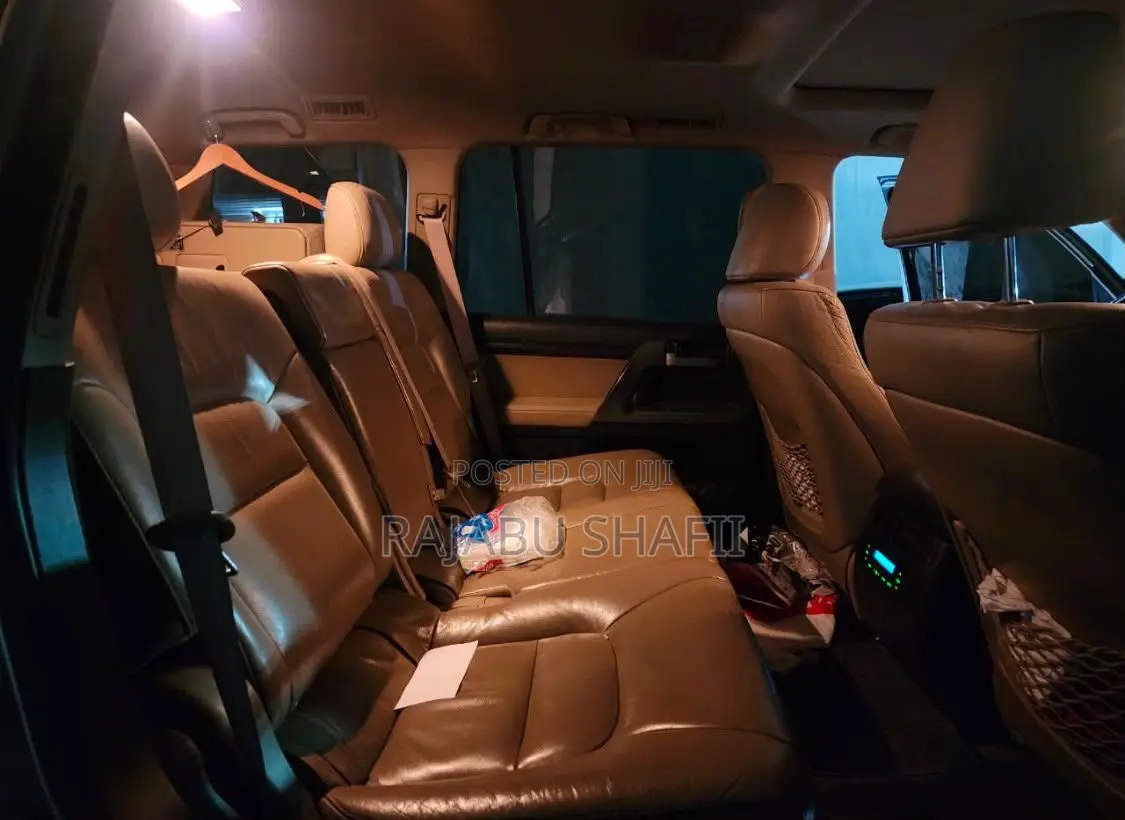Toyota Land Cruiser 4.6 V8 ZX 2010 Gold