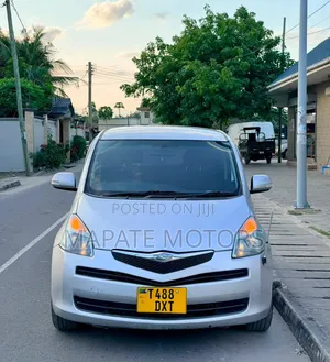 Toyota Ractis 2005 Silver