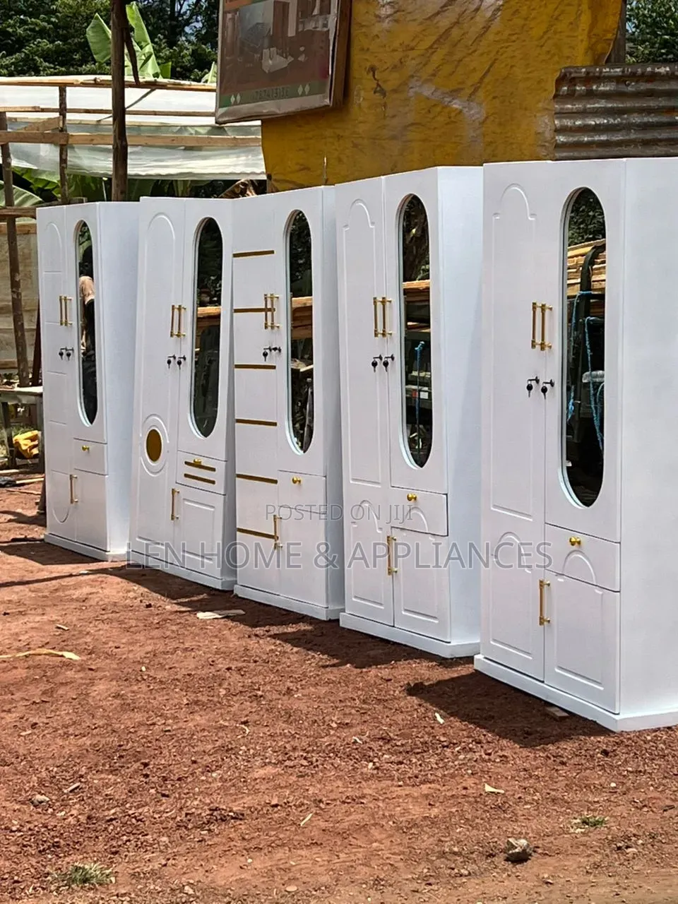 Kabati Color White and Gold 