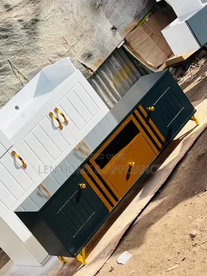 Showcase White and Gold