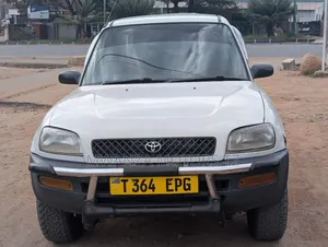 Toyota RAV4 1997 White
