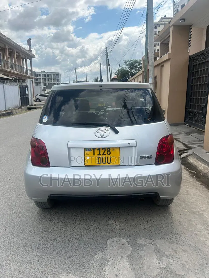 Toyota IST 2003 Silver