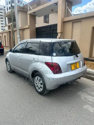 Toyota IST 2003 Silver