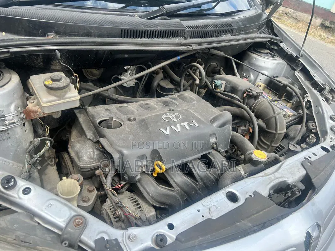 Toyota IST 2003 Silver