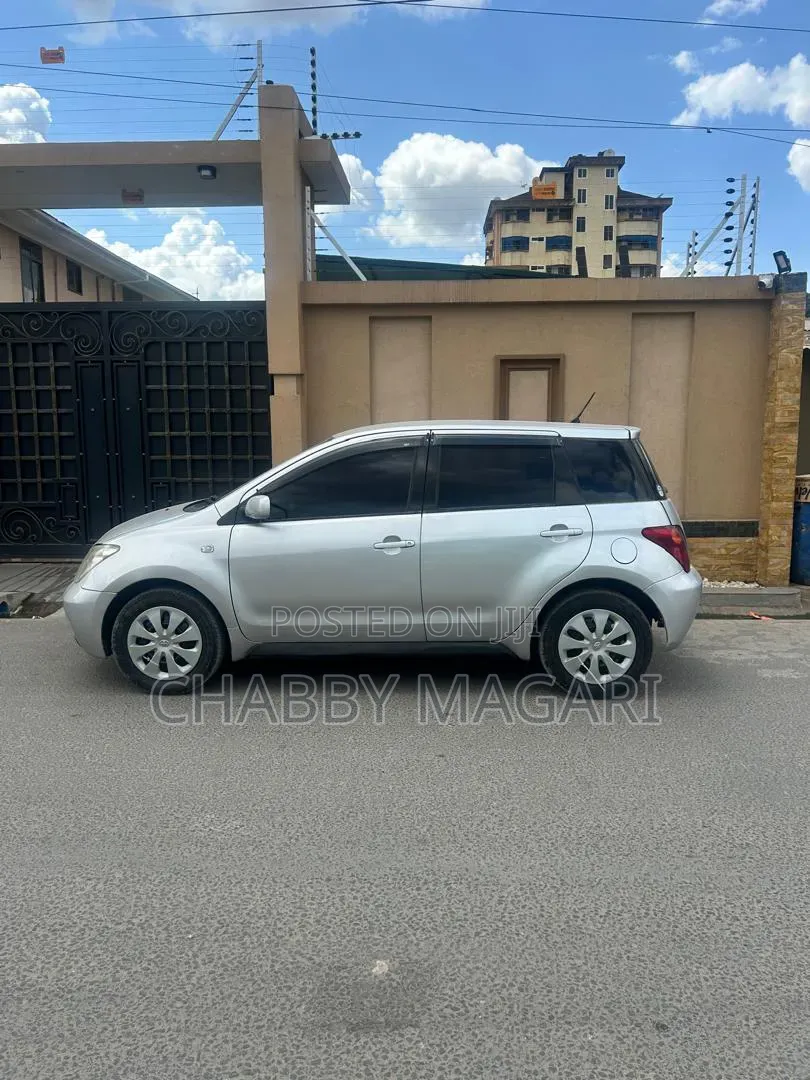 Toyota IST 2003 Silver