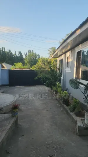 3bdrm House in Goba for sale