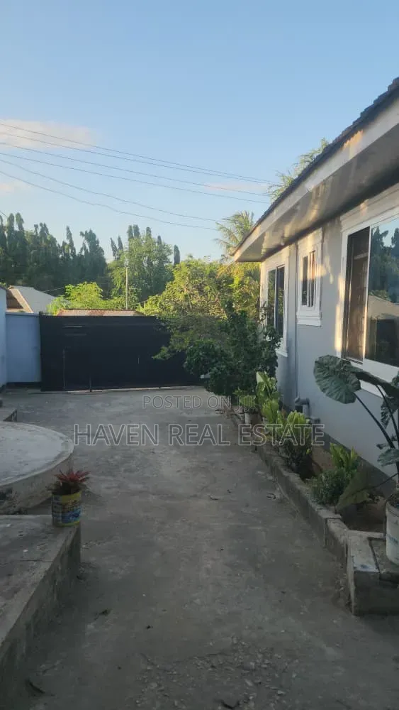 3bdrm House in Goba for sale