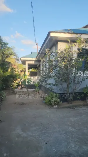 3bdrm House in Goba for sale