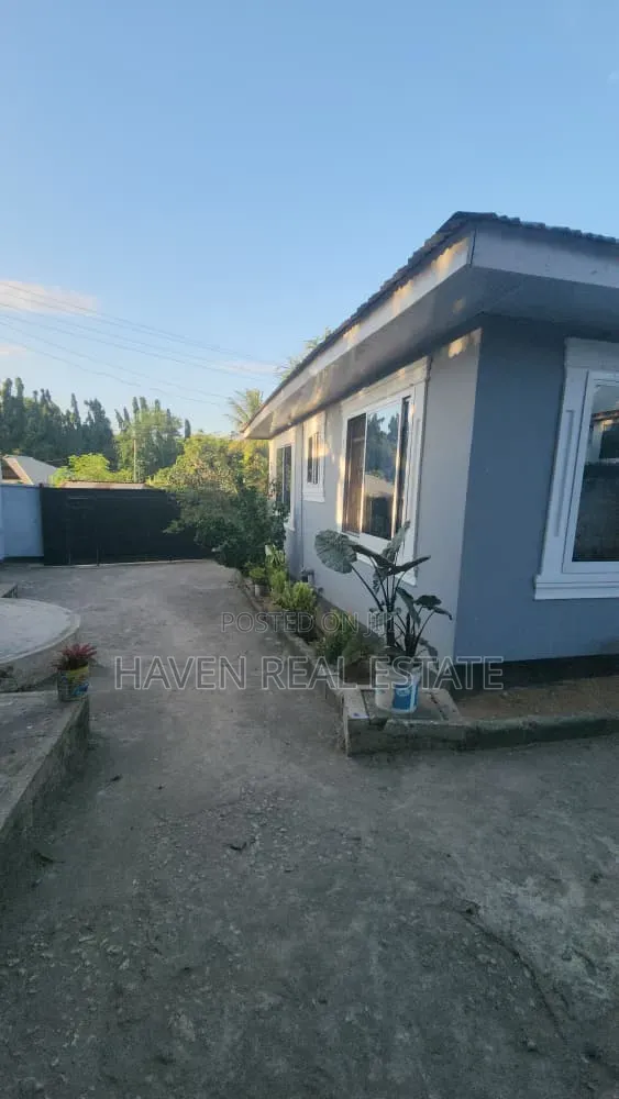 3bdrm House in Goba for sale