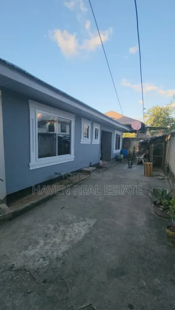3bdrm House in Goba for sale