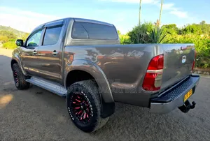 Toyota Hilux 2009 Gray