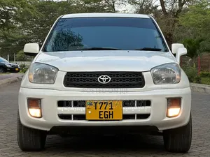 Toyota RAV4 Automatic 2003 White