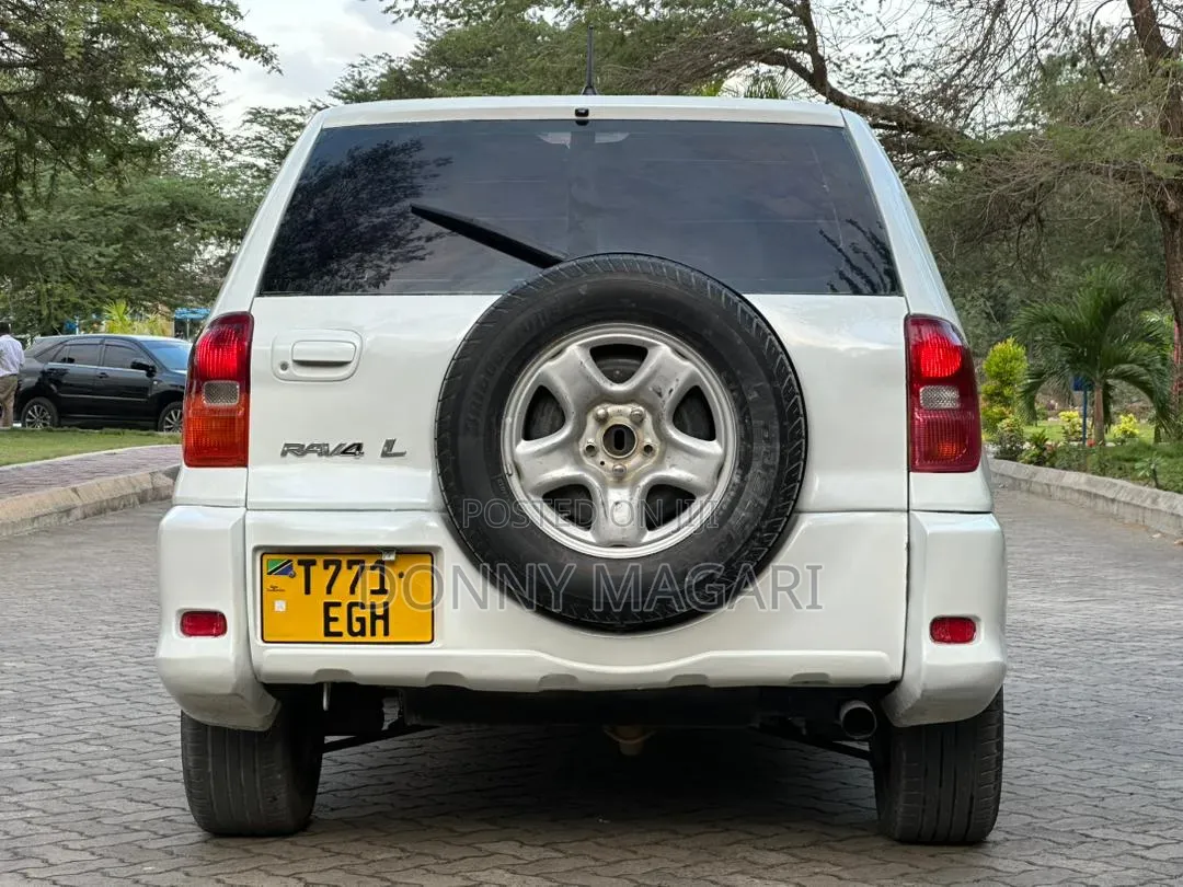 Toyota RAV4 Automatic 2003 White