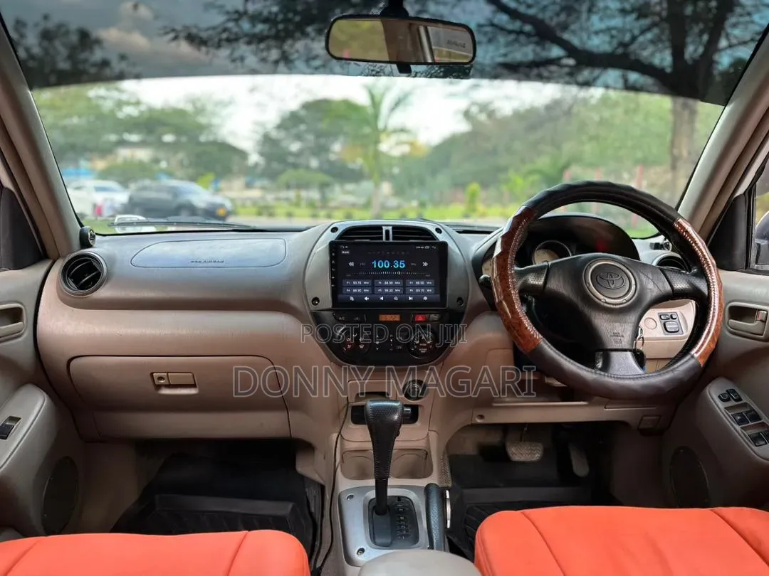Toyota RAV4 Automatic 2003 White