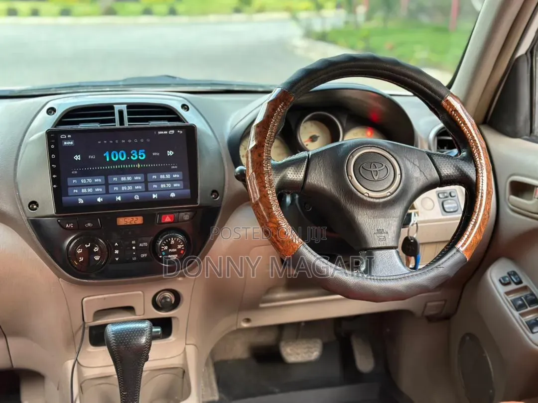 Toyota RAV4 Automatic 2003 White