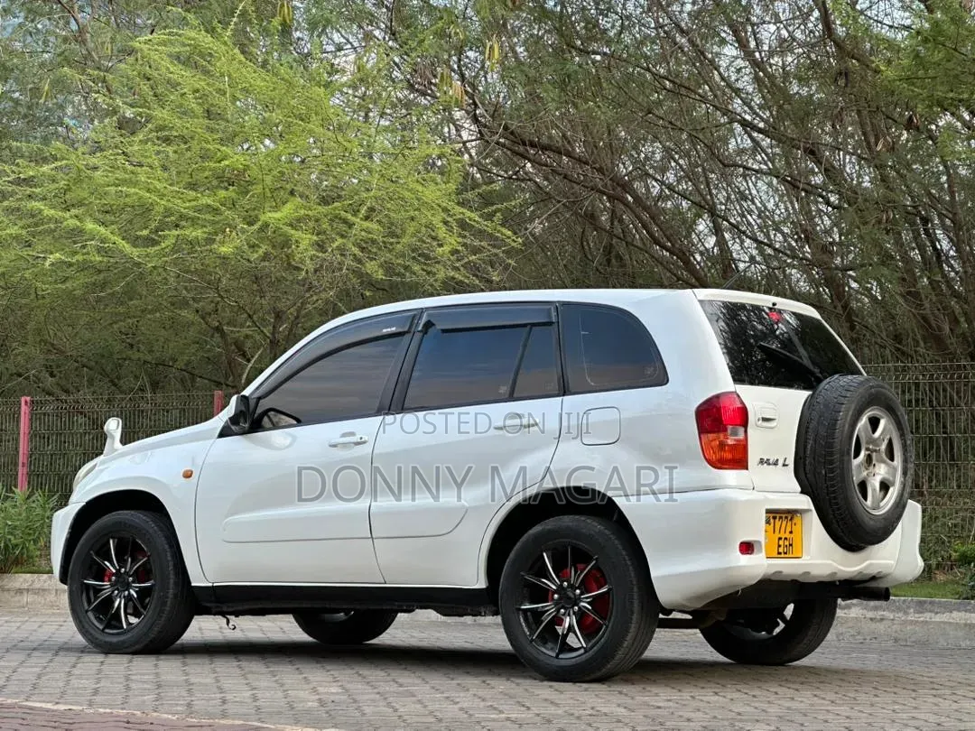 Toyota RAV4 Automatic 2003 White