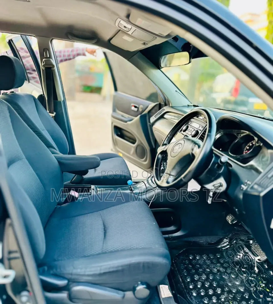 Toyota Kluger 2004 Black