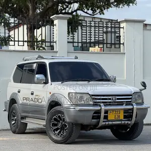 Toyota Land Cruiser Prado 2000 White