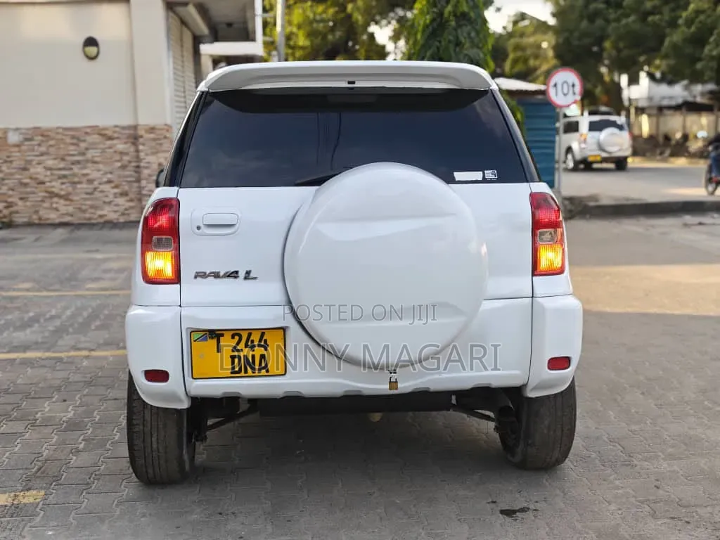 Toyota RAV4 2007 White