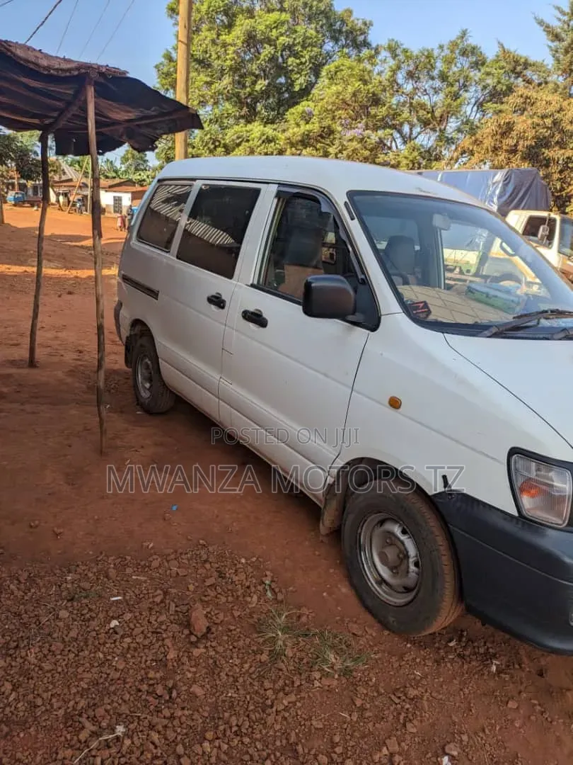 Toyota TownAce Noah 2001 Pearl