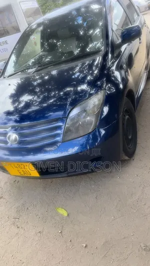 Toyota IST 2005