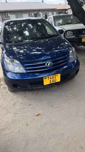 Toyota IST 2005