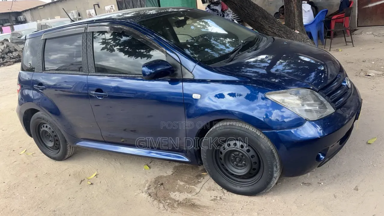 Toyota IST 2005
