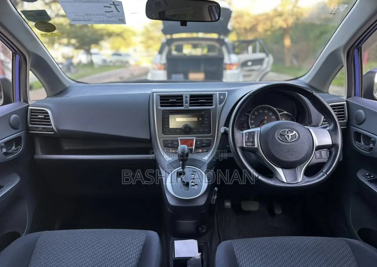 Toyota Ractis 1.5 FWD 2010 Blue