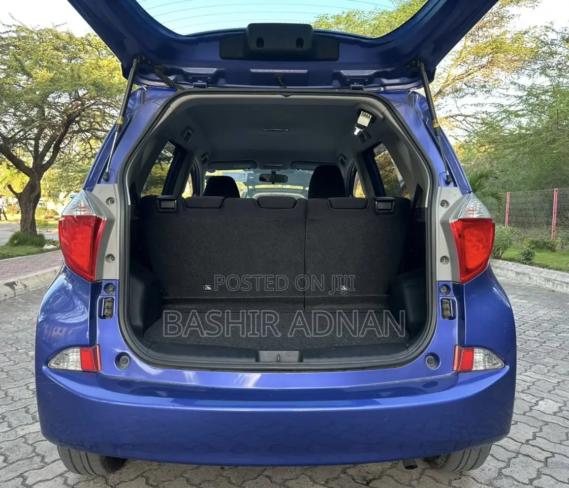 Toyota Ractis 1.5 FWD 2010 Blue