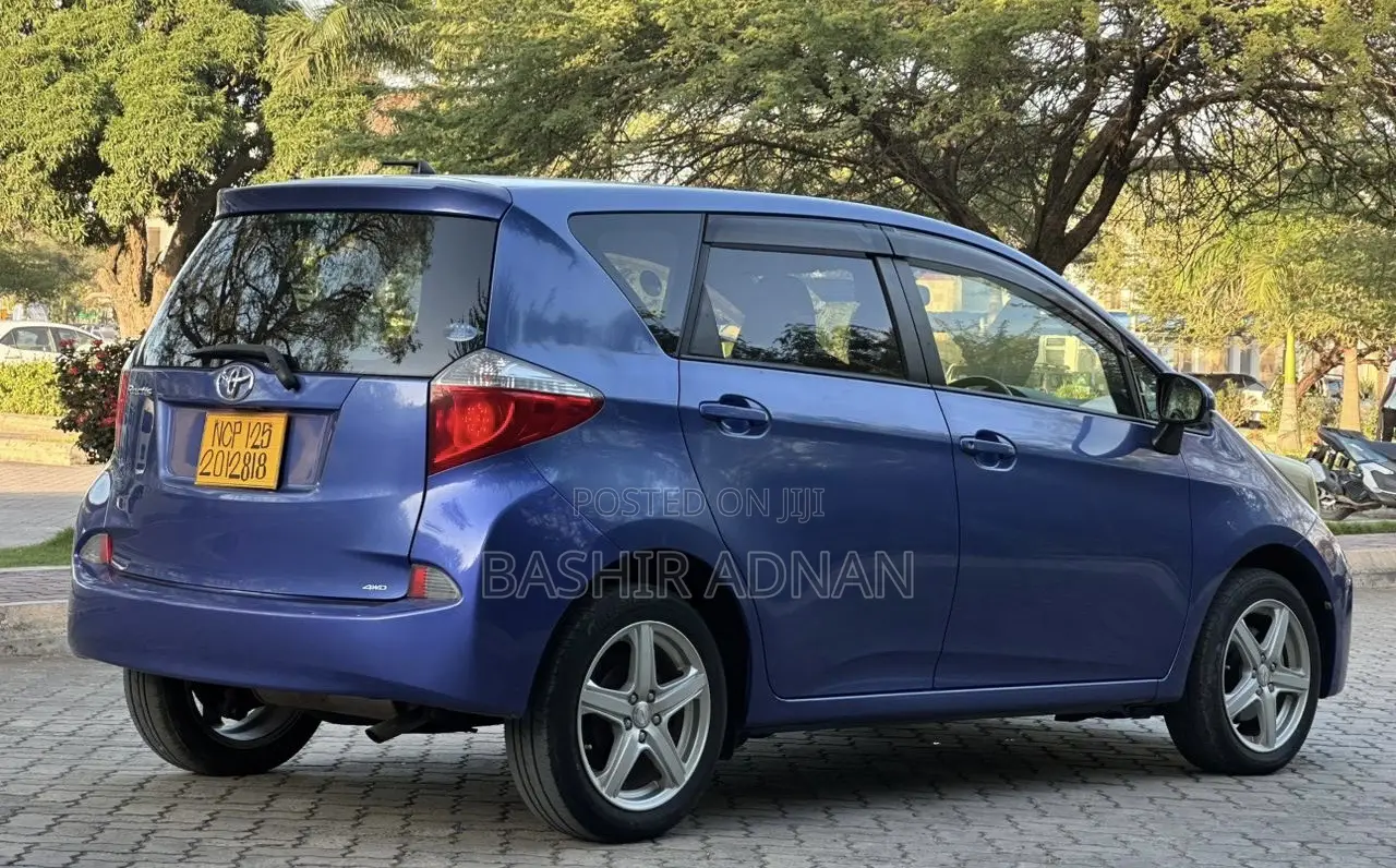 Toyota Ractis 1.5 FWD 2010 Blue
