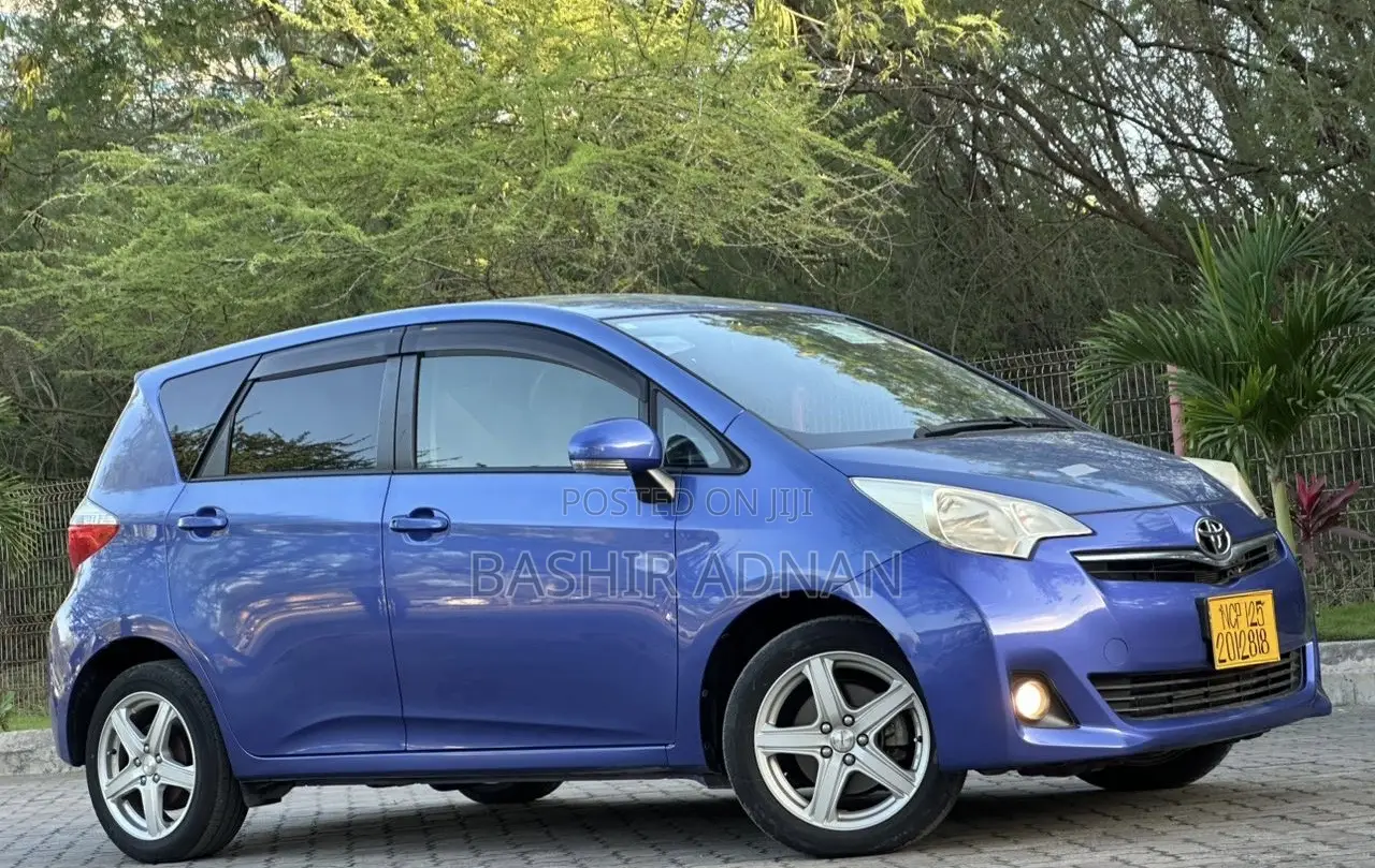Toyota Ractis 1.5 FWD 2010 Blue
