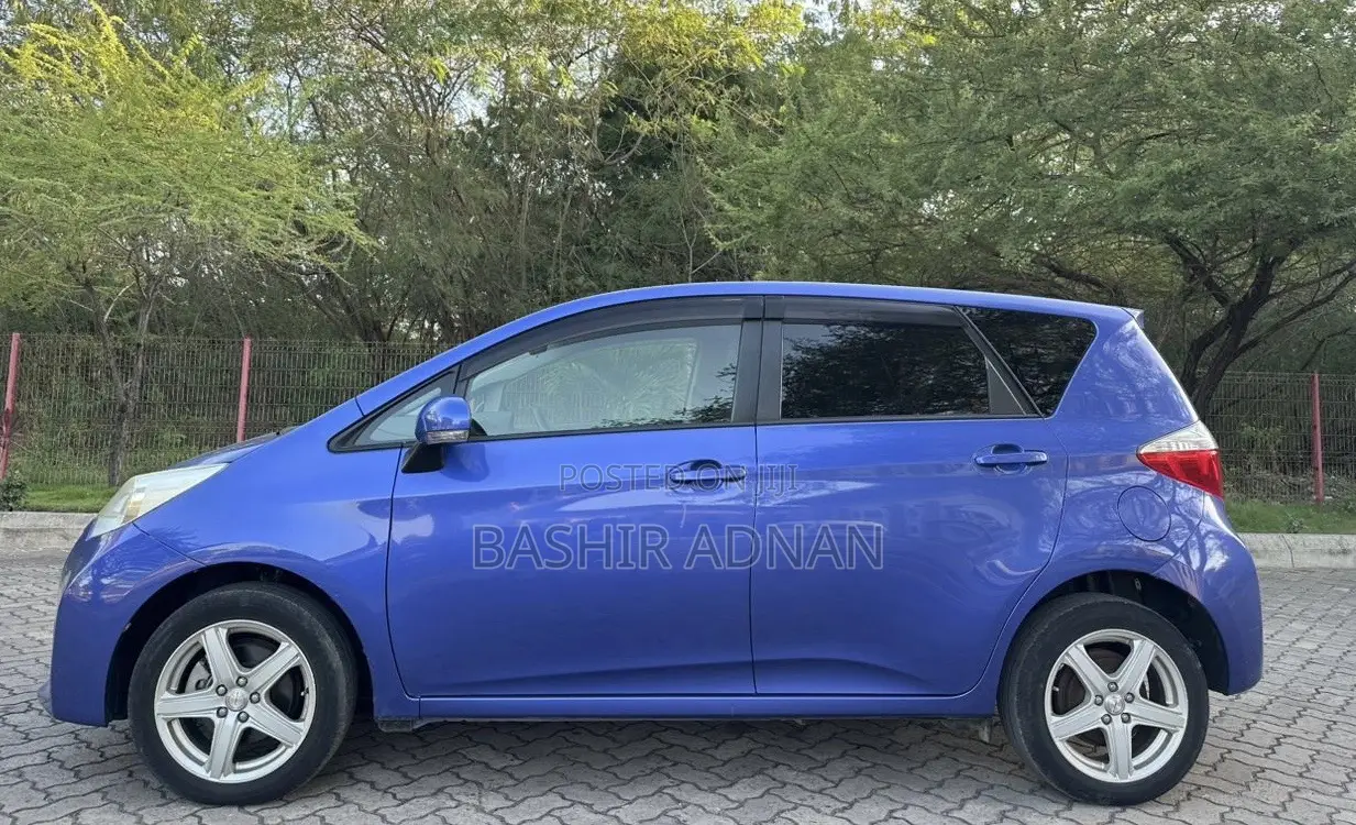 Toyota Ractis 1.5 FWD 2010 Blue