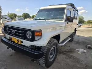 Toyota Land Cruiser 2005 White