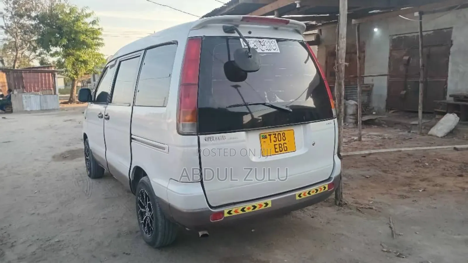 Toyota Noah 2001 White