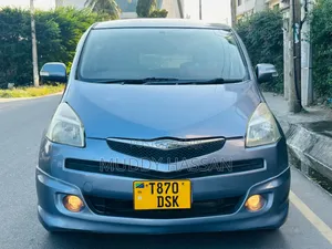 Toyota Ractis 2010 Blue